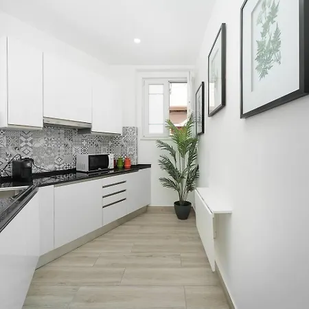 Stylish Old Town Apartment *